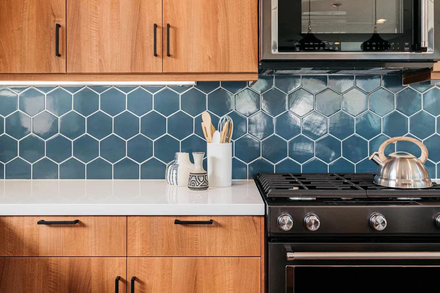 KITCHEN BACKSPLASH & WALL TILING